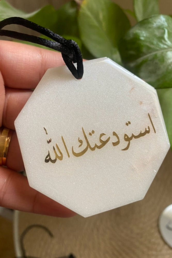تعليقة سيارة لولوي مع ورق ذهب