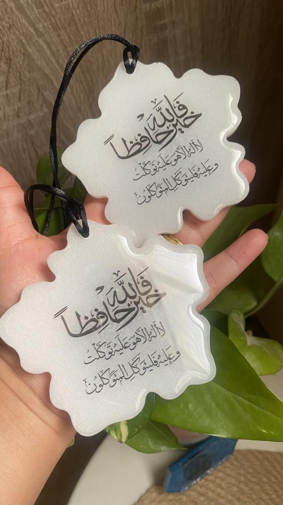 تعليقة سيارة شكل الورده بحواف ورق ذهب او الفضه
