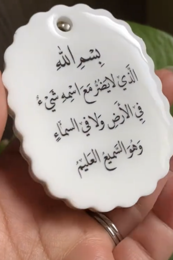 تعليقة سيارة بحواف مقوسه