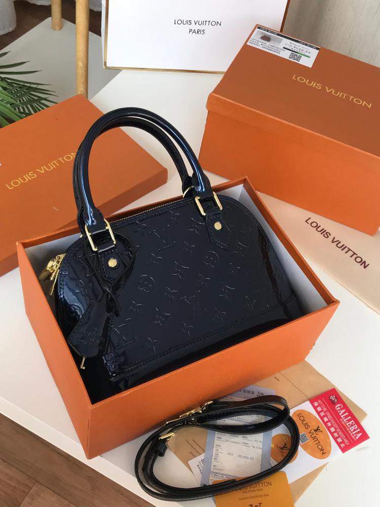Louis Vuitton bag Al Haram with its accessories high quality