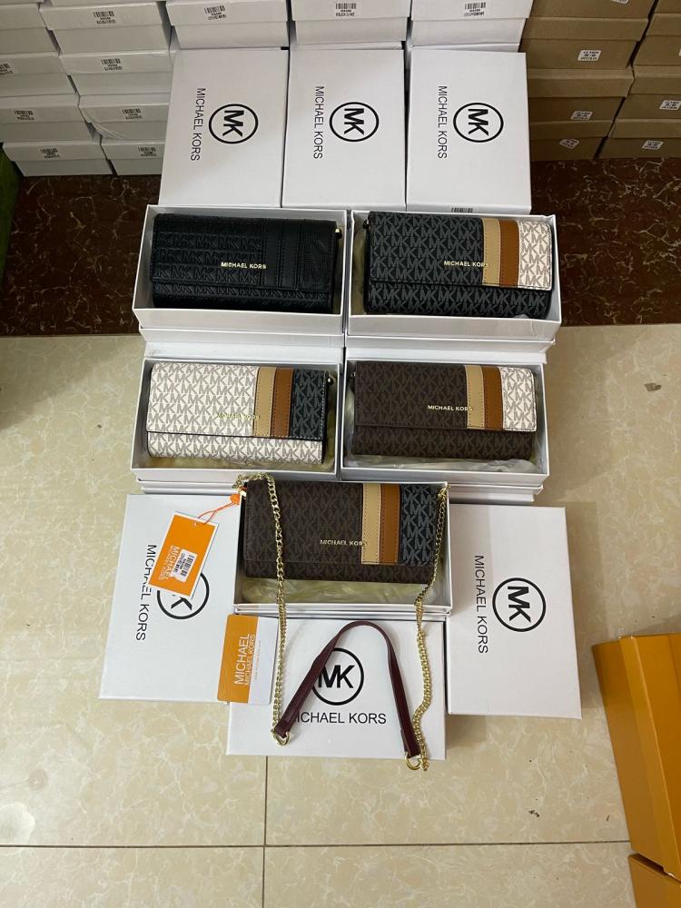 Michael Kors bag, high quality, with its accessories