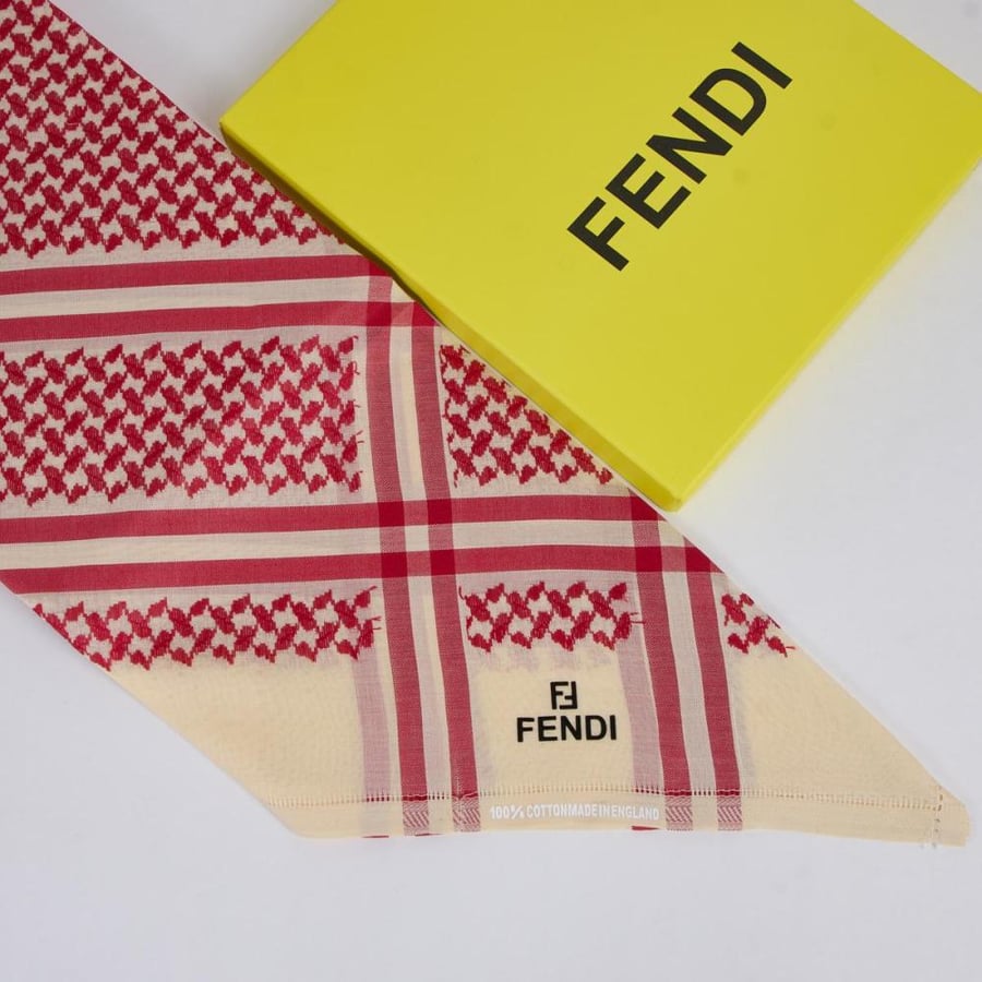 Fashionable shemagh with its accessories