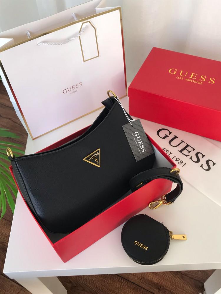 Genuine high-quality bag with its accessories