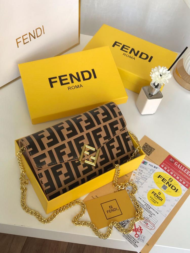 Fendi mini bag, high quality, with its accessories