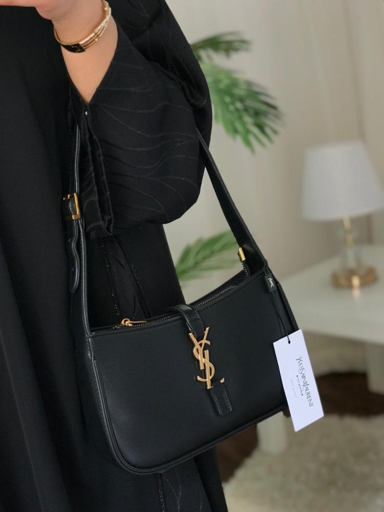 شنطه سان لوران هاي كواليتي معا ملحقاتها
