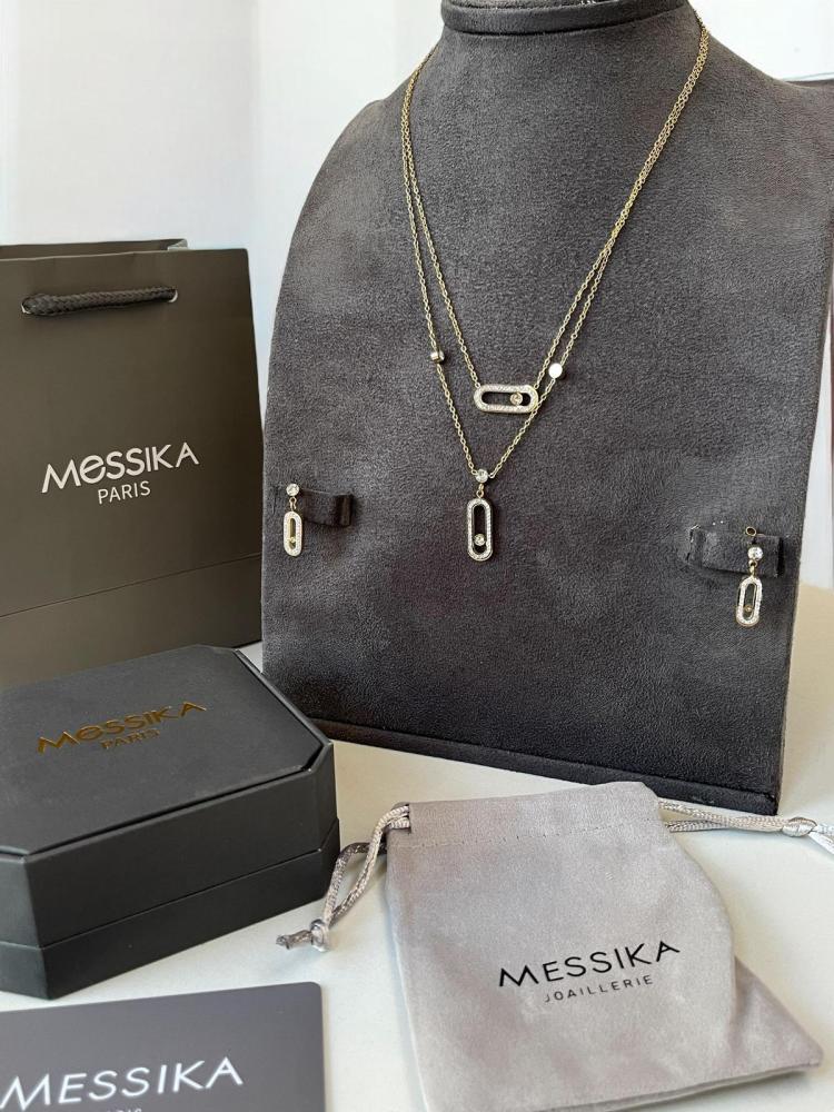 Miskha necklace with its accessories