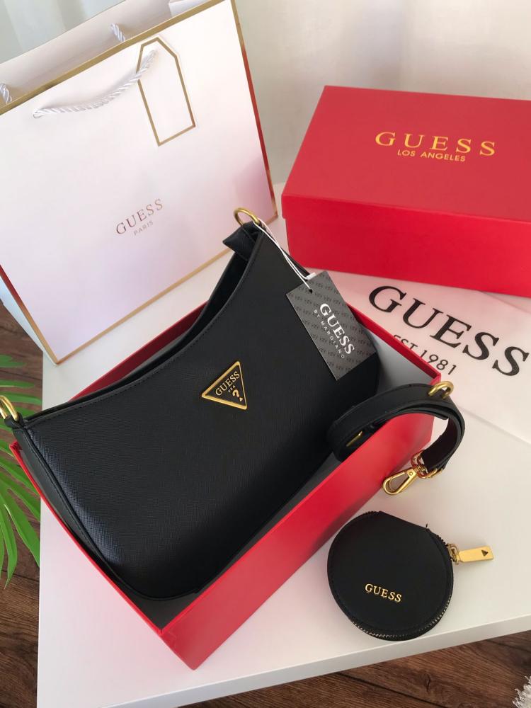 Genuine high-quality bag with its accessories