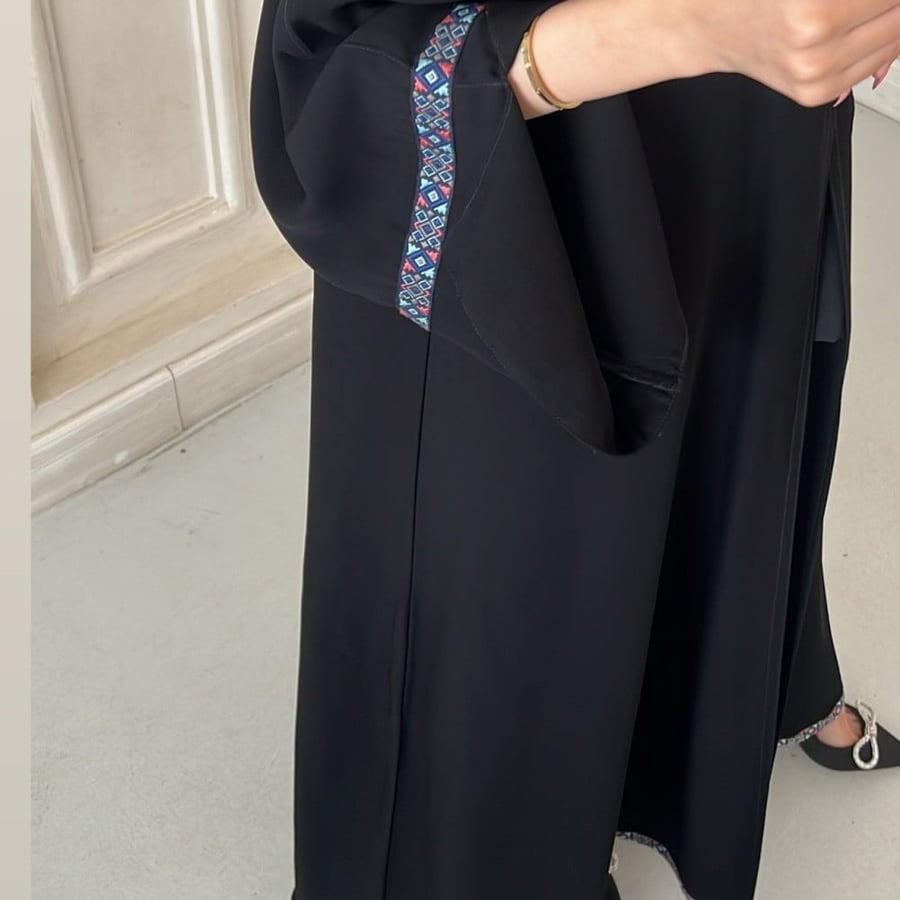عباية غاليَه
