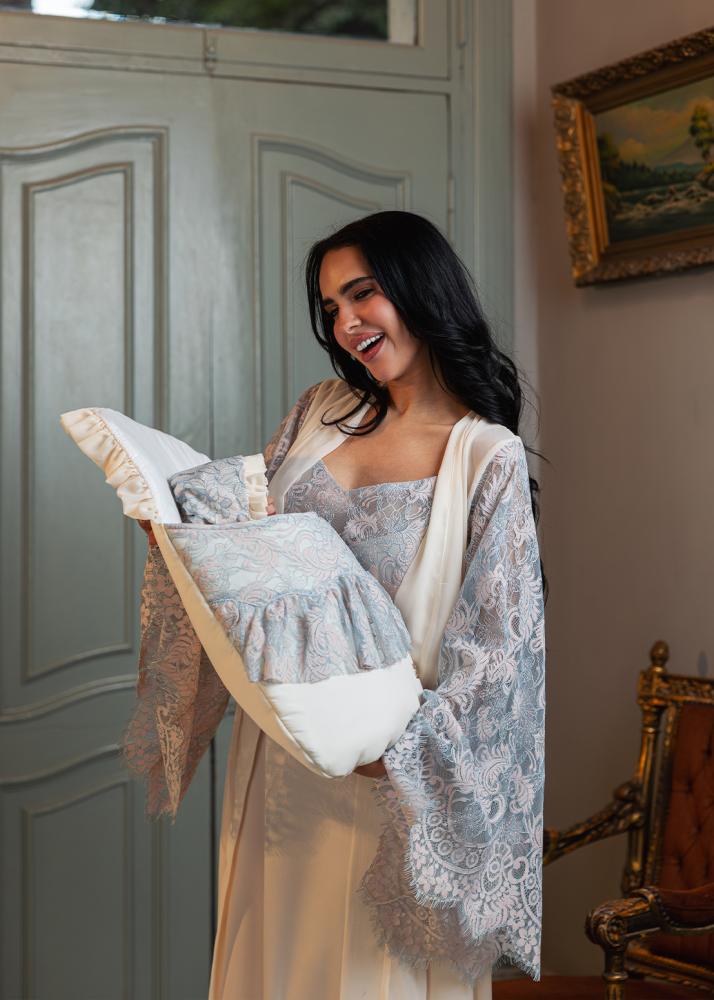 Dreamy Lace collection