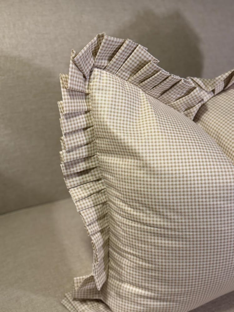 غطاء وسادة Gingham Ruffle