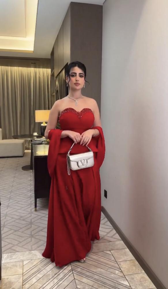 فستان باربي احمر