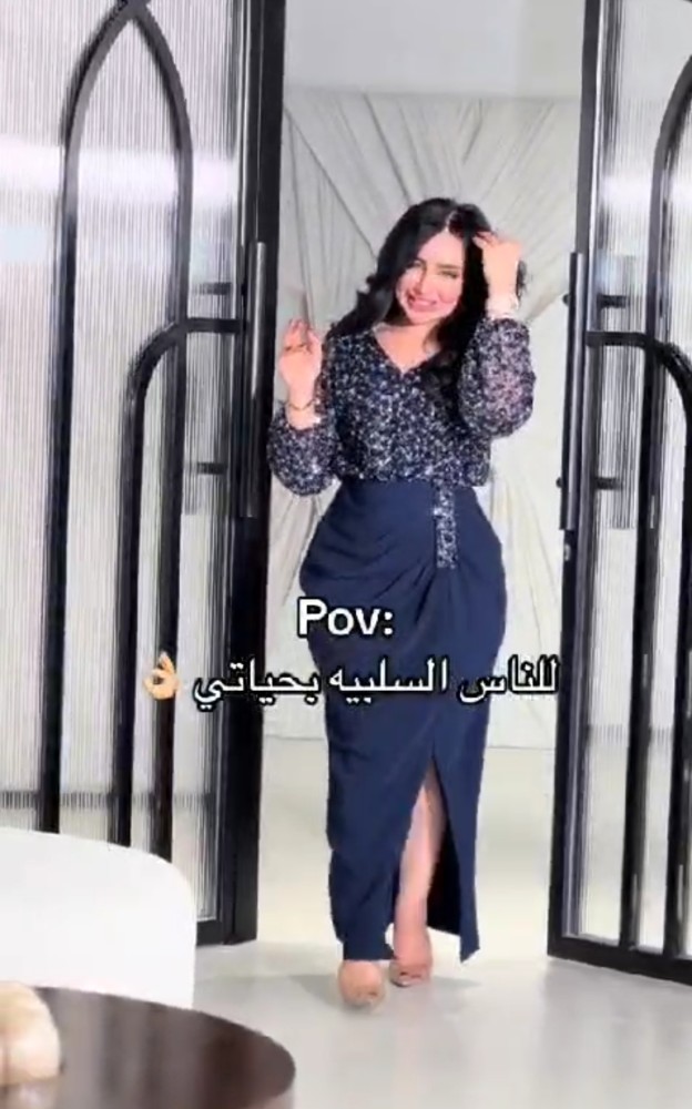فستان السهرة انيق لون كحلي