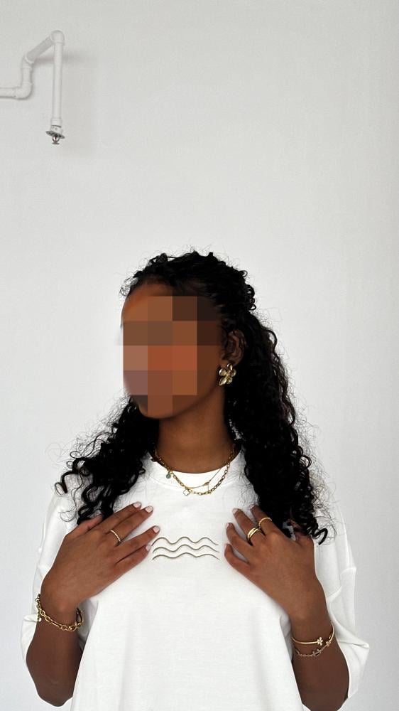 White T-shirt over size