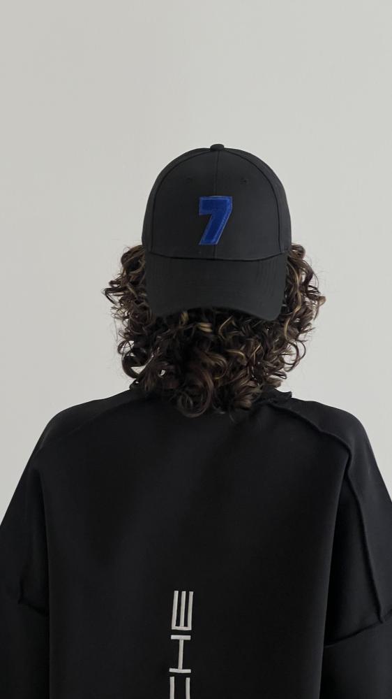 7 Black Cap