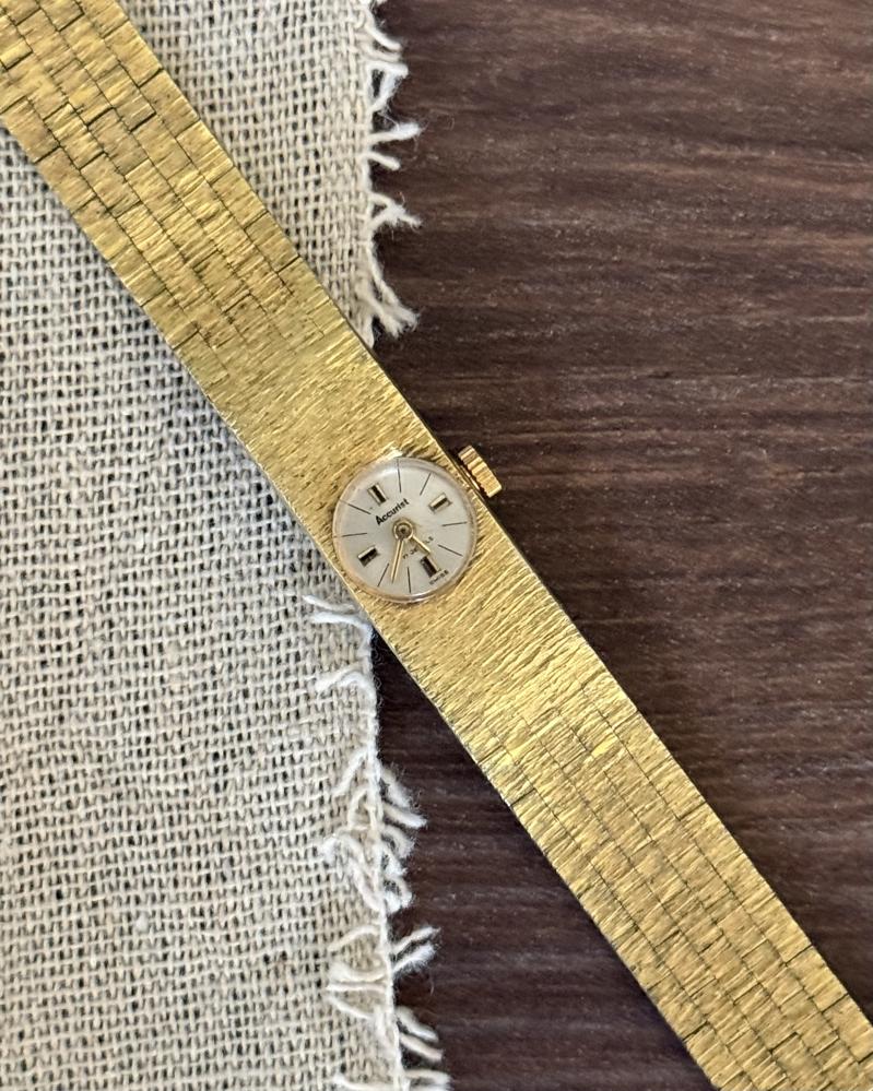 Ancient watch Accurist
