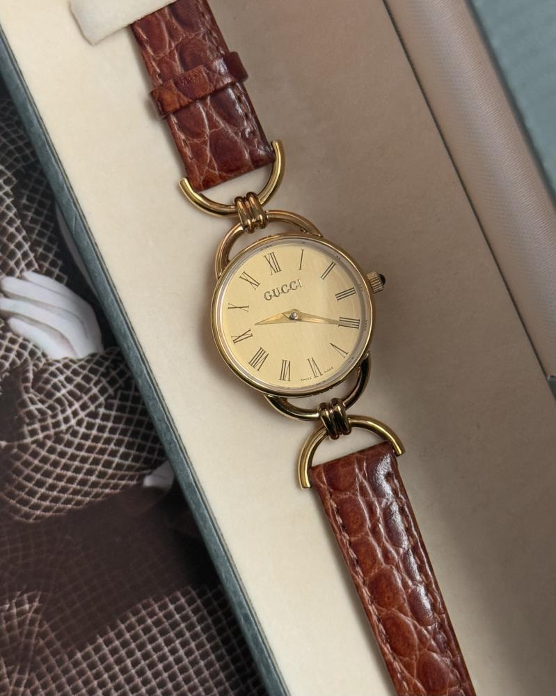 ساعة عتيقة Gucci