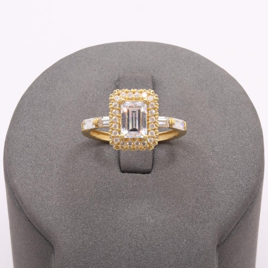 Modern gold ring