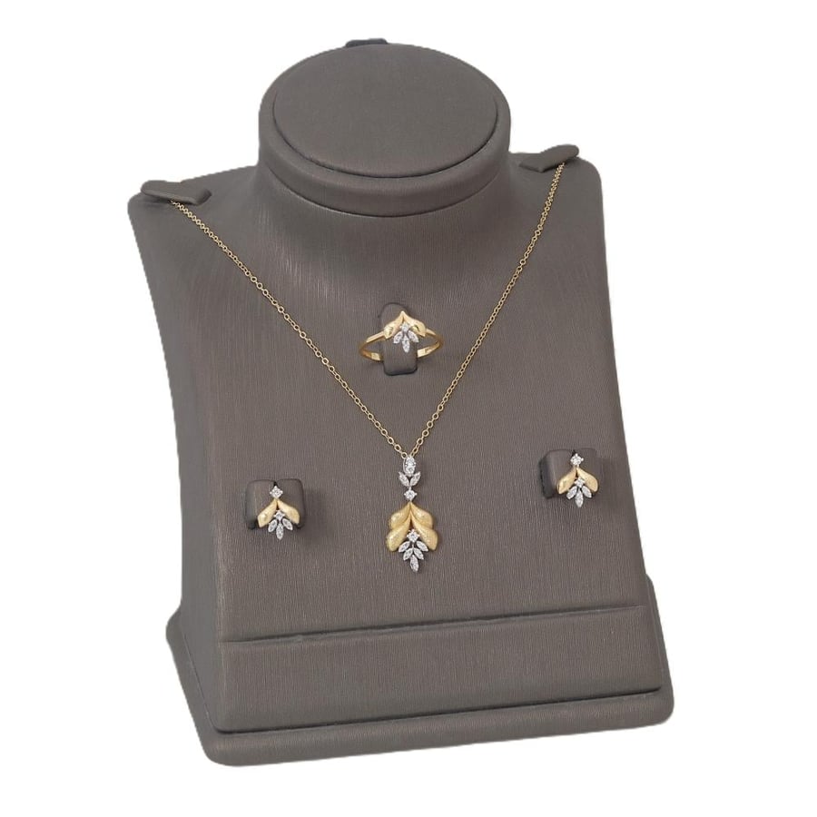 A striking gold set
