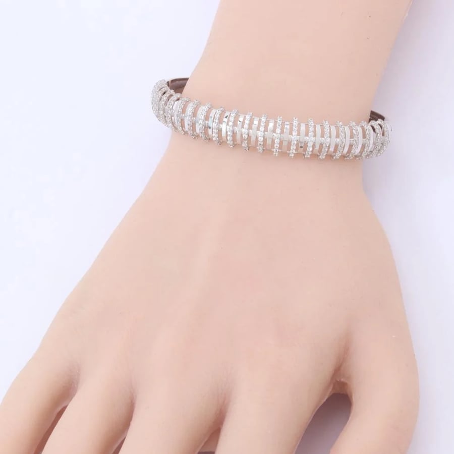 Elegant white gold bracelet