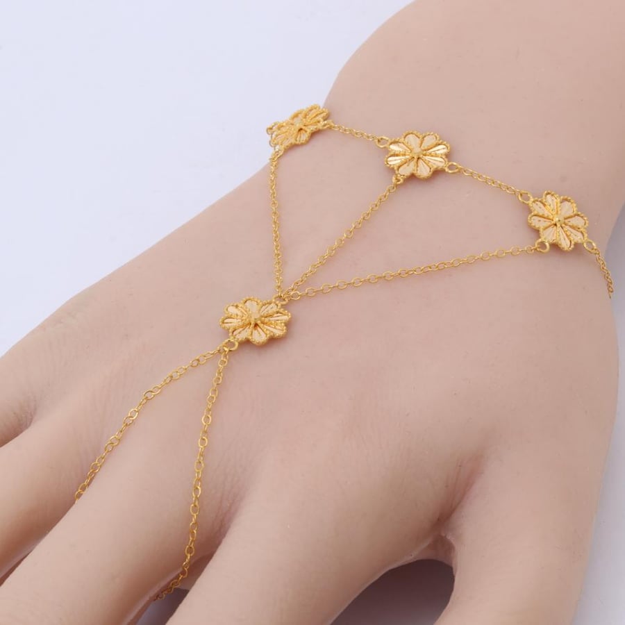 Elegant 21-karat gold cuff