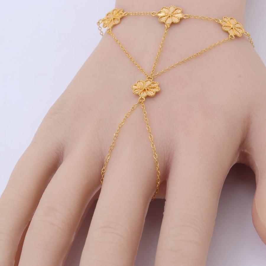 Elegant 21-karat gold cuff
