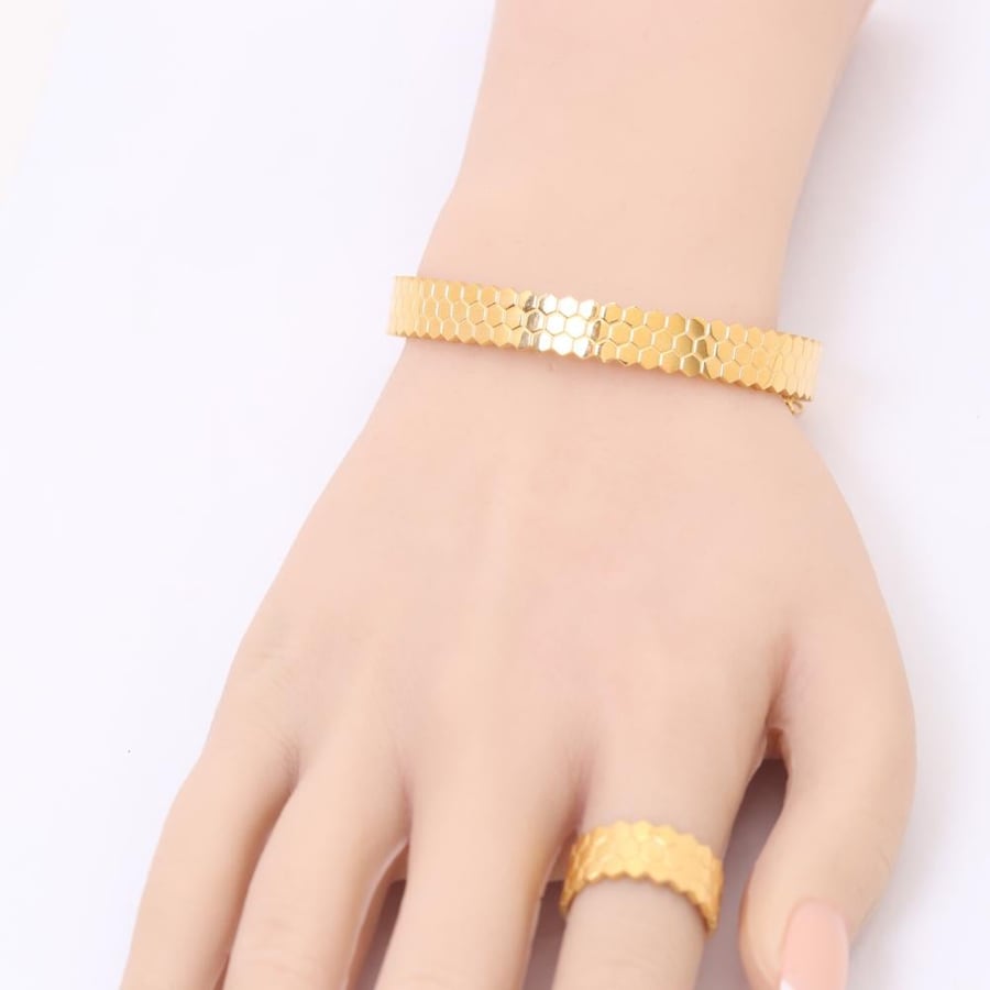 سوارة + خاتم ذهب عصرية عيار 21