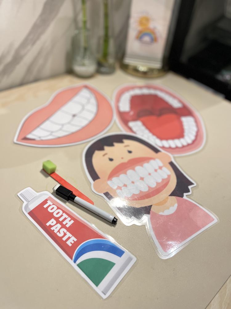 Teeth cleaning activity (girl or boy) writing in the notes gender