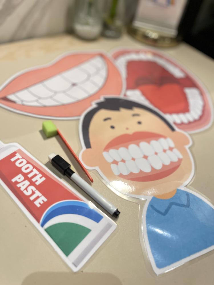 Teeth cleaning activity (girl or boy) writing in the notes gender