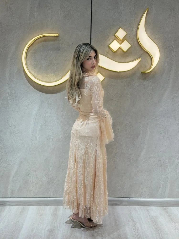 فستان روجينا الكريمي | دانتيل ناعم ومميز