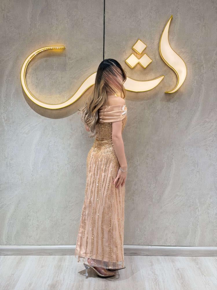 فستان اونا / نعومة البيج تتلألأ بفخامة الخرز
