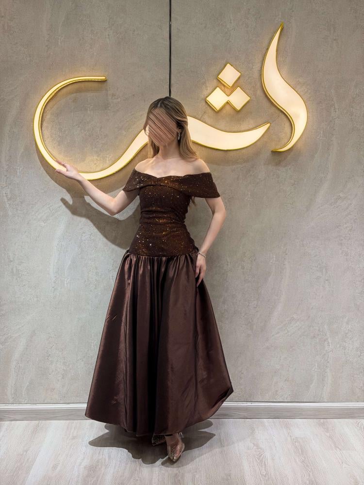 فستان بني بتطريز فصوص على الشانطون - فستان داريلا