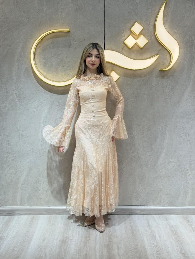 فستان روجينا الكريمي | دانتيل ناعم ومميز