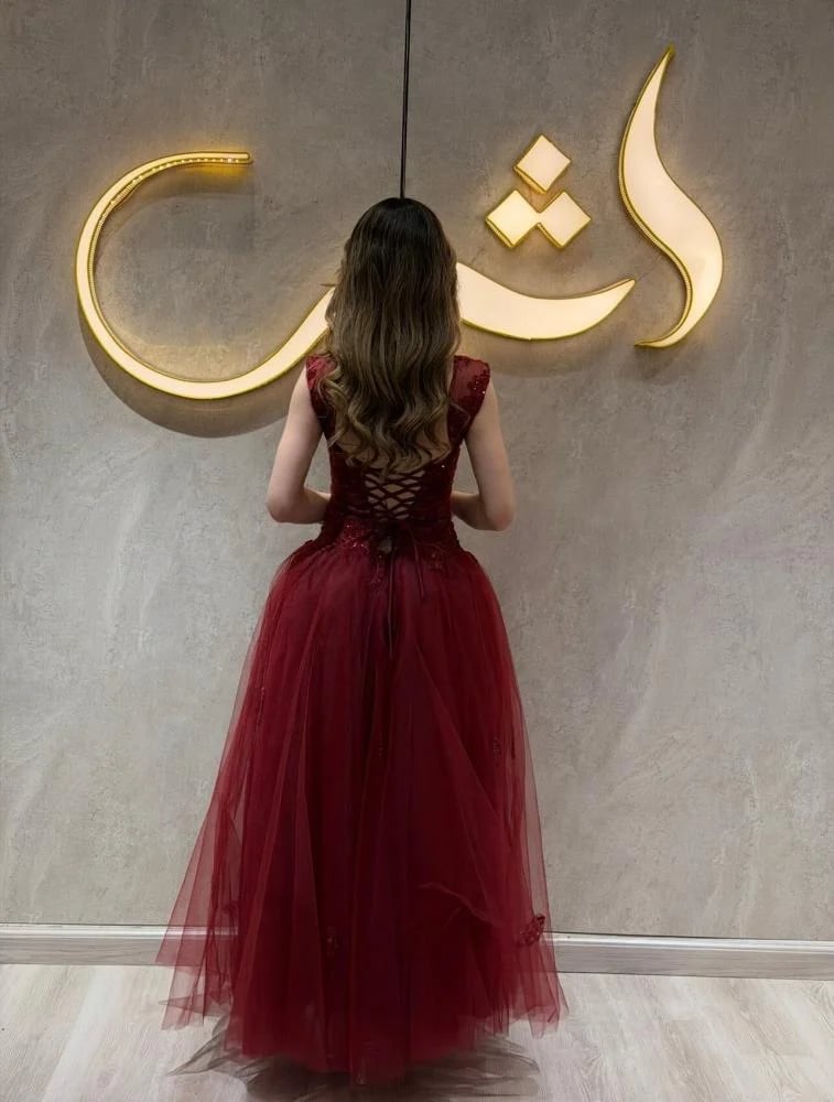 فستان بيانكا / عودي اسر يتلألأ بتفاصيل الخرز