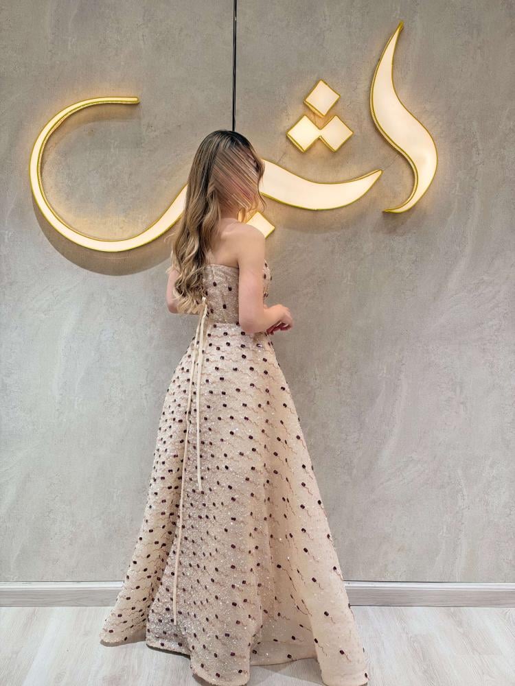 فستان فيليز / فصوص كريستال راقية تتلألأ على التول