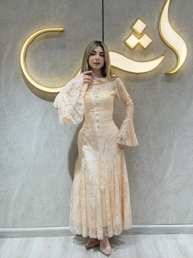 فستان روجينا الكريمي | دانتيل ناعم ومميز