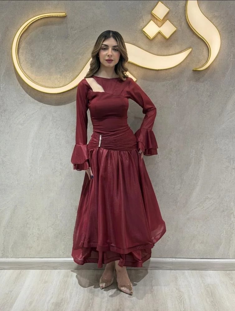 فستان ناعم عودي باكمام طويلة ميد من متجر أثير