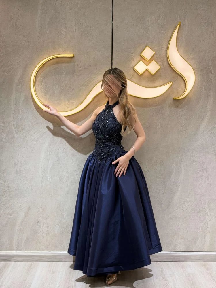 فستان كادينا الكحلي / فخامة الشانطون والتطريز الراقي.