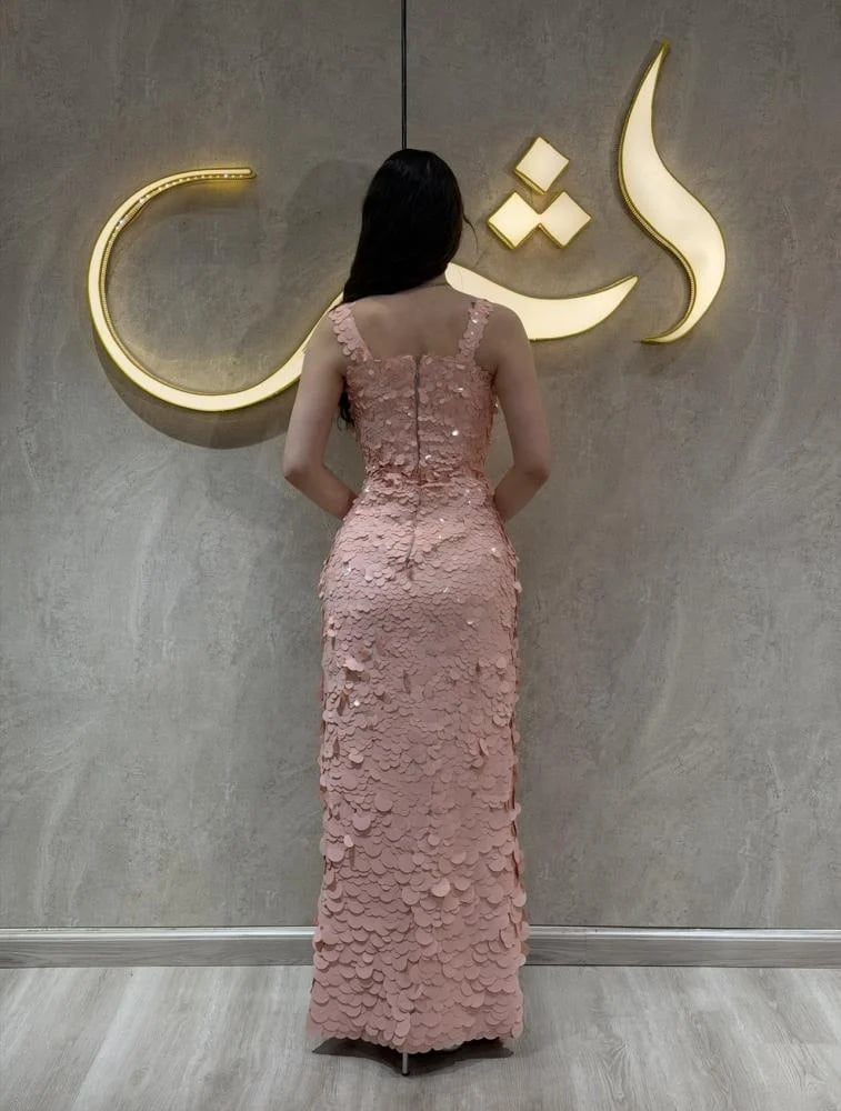 فستان لوسين / يجمع بين البريق والأناقة