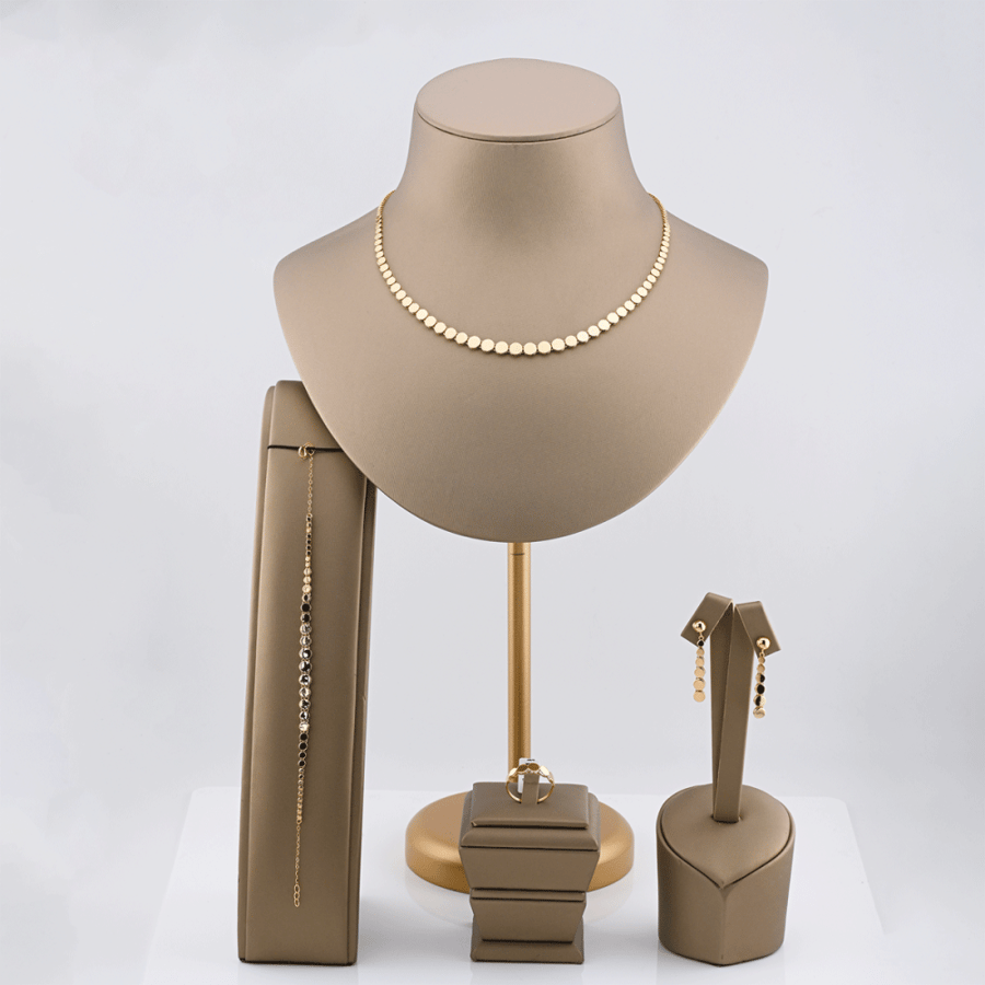 طقم ذهب عيار 18 بتصميم دوائر ذهبية ناعمة
