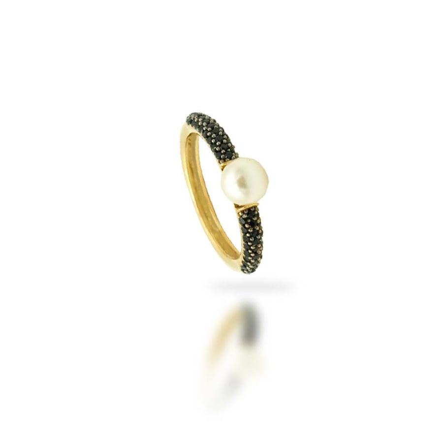 18 karat pearl ring