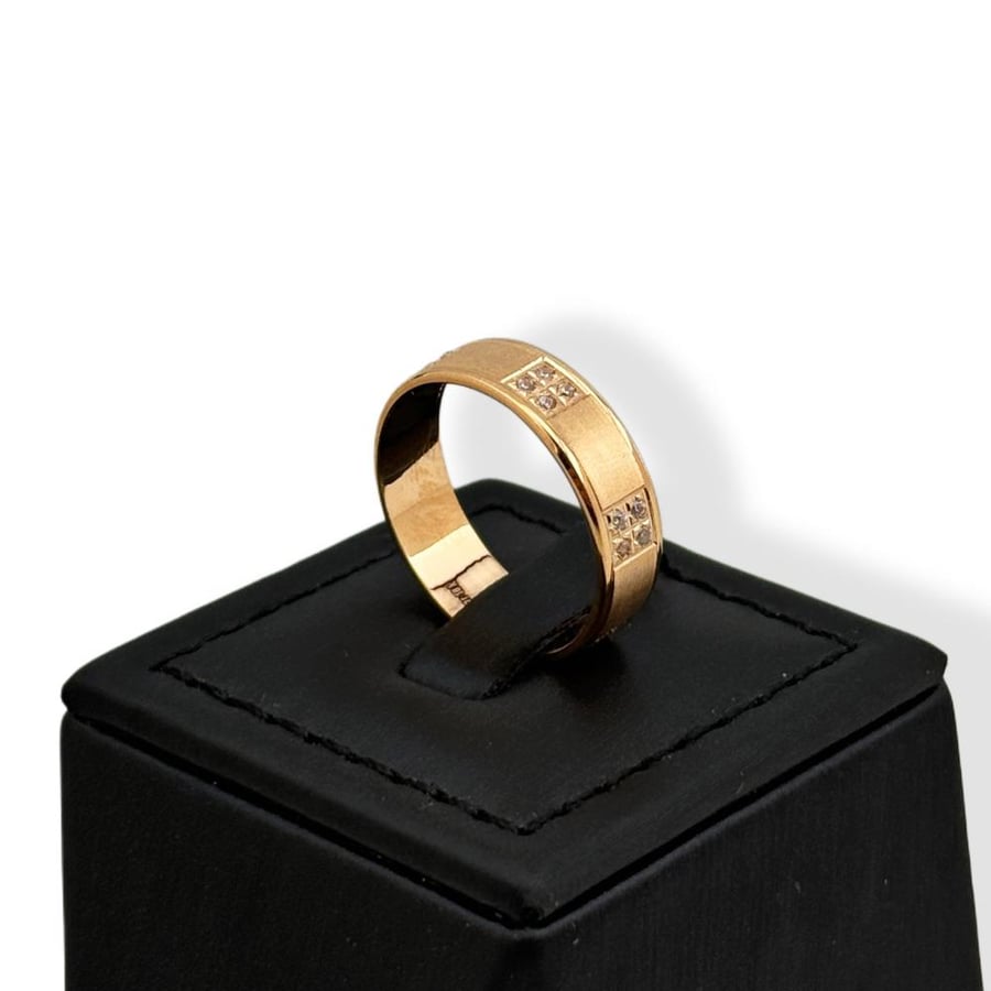 18 karat gold ring