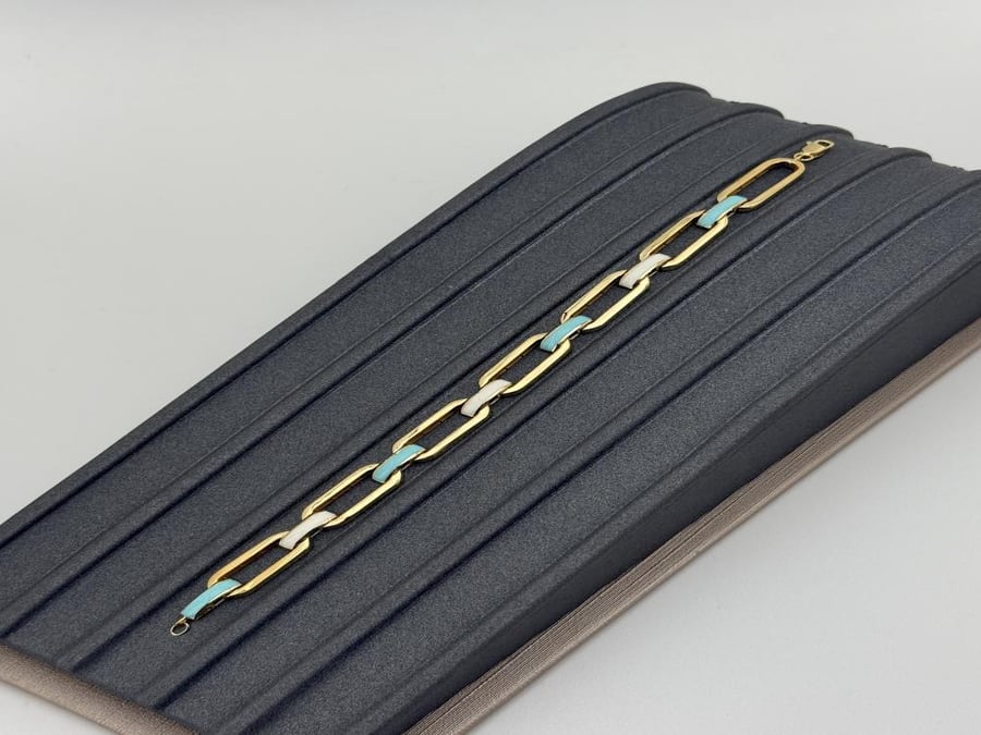 A bracelet in white and turquoise.