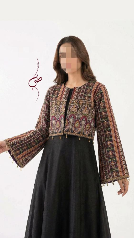 "سلا" فستان من قطعتين فستان مخمل من غير اكمام وجاكيت تطريز هندي