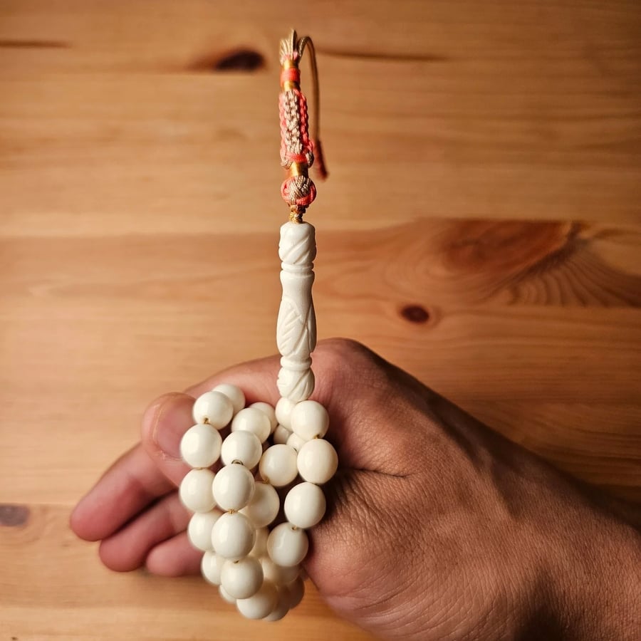 مسباح عظم الجمل بشاهد مزخرف