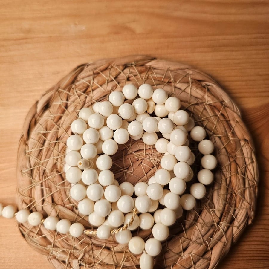 99 خرزة من العظم