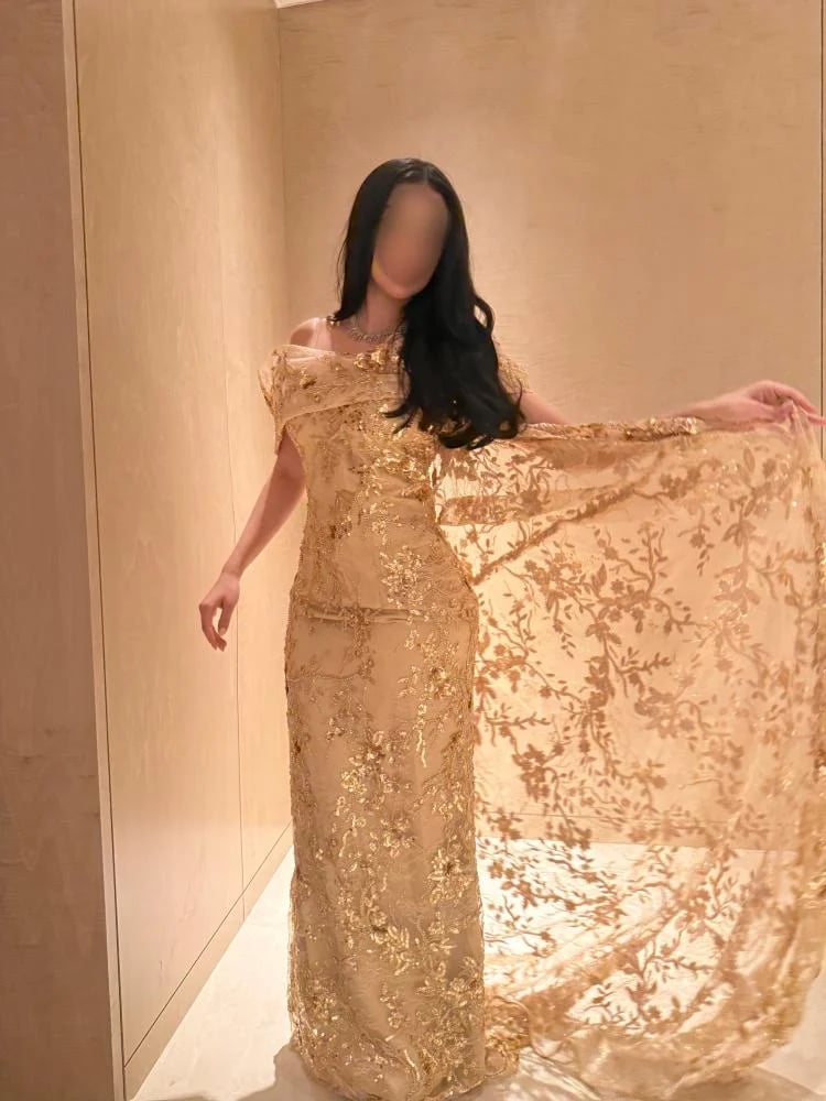 فستان سهرة ذهبي شامبين دانتيل شك مطرز بذيل طويل من قمر كوتور