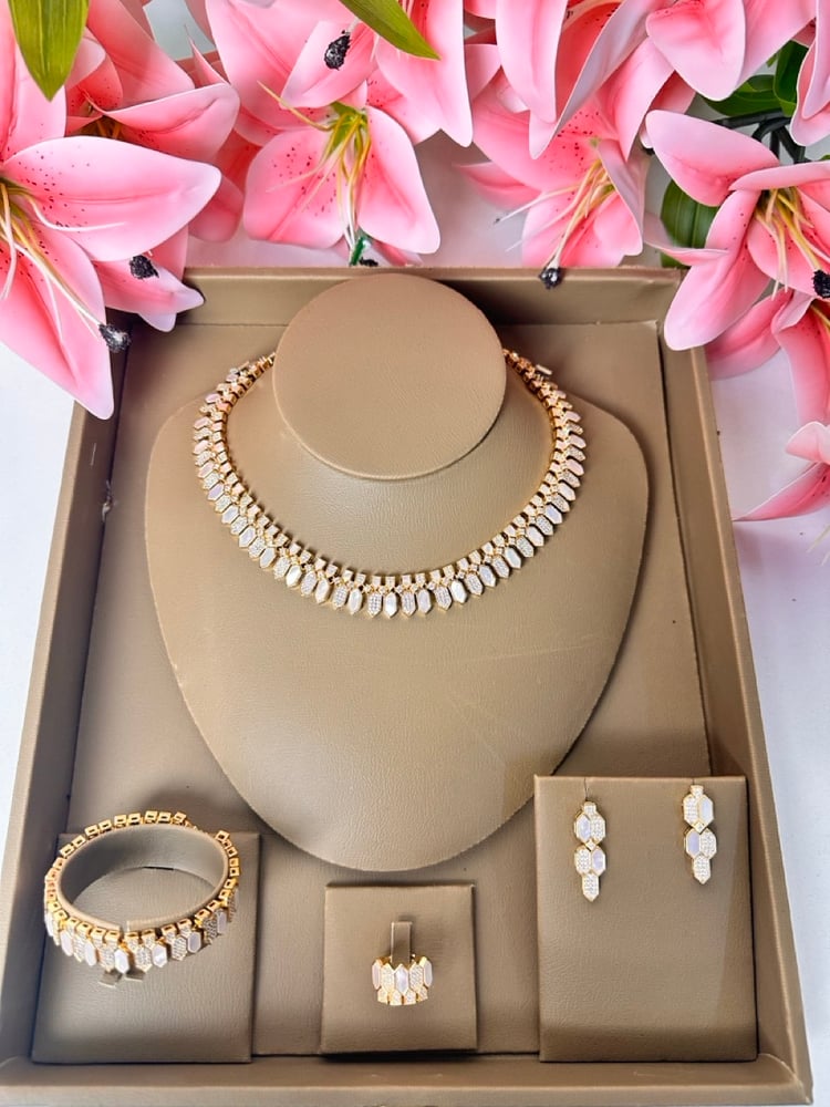 Royal "Serpenti" set (4 pieces) - with geometric scales design, mother-of-pearl, and zircon - HA