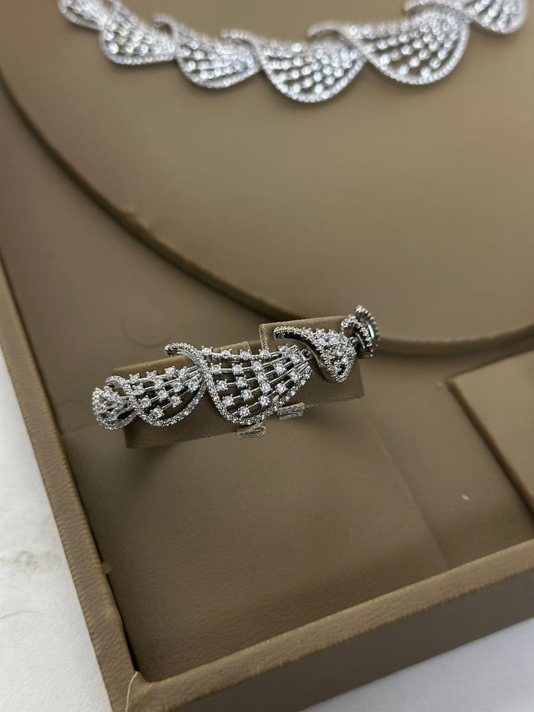 Angham set (Zircon set with diamond design)