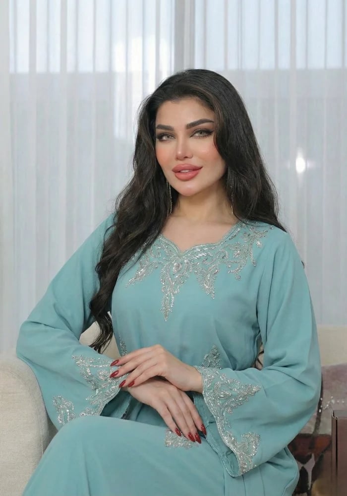 جلابية أنيقة بحزام ناعم من ريڤــان
