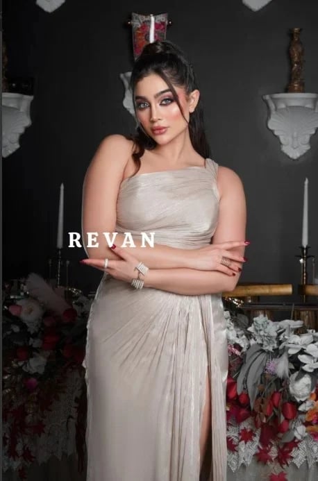 فستان سهرة لامع بكتف واحد  تصميم فاخر بفتحة جانبية